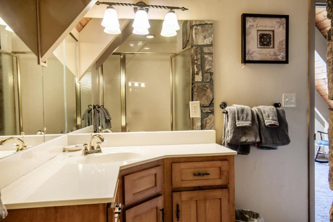 Bear View Chalet With Hot Tub And Near Ober Gatlinburg Exterior photo