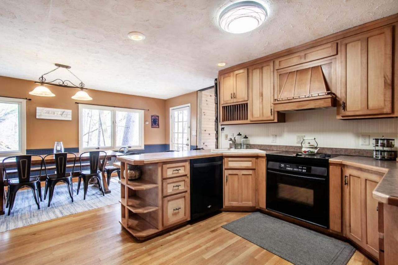 Bear View Chalet With Hot Tub And Near Ober Gatlinburg Exterior photo