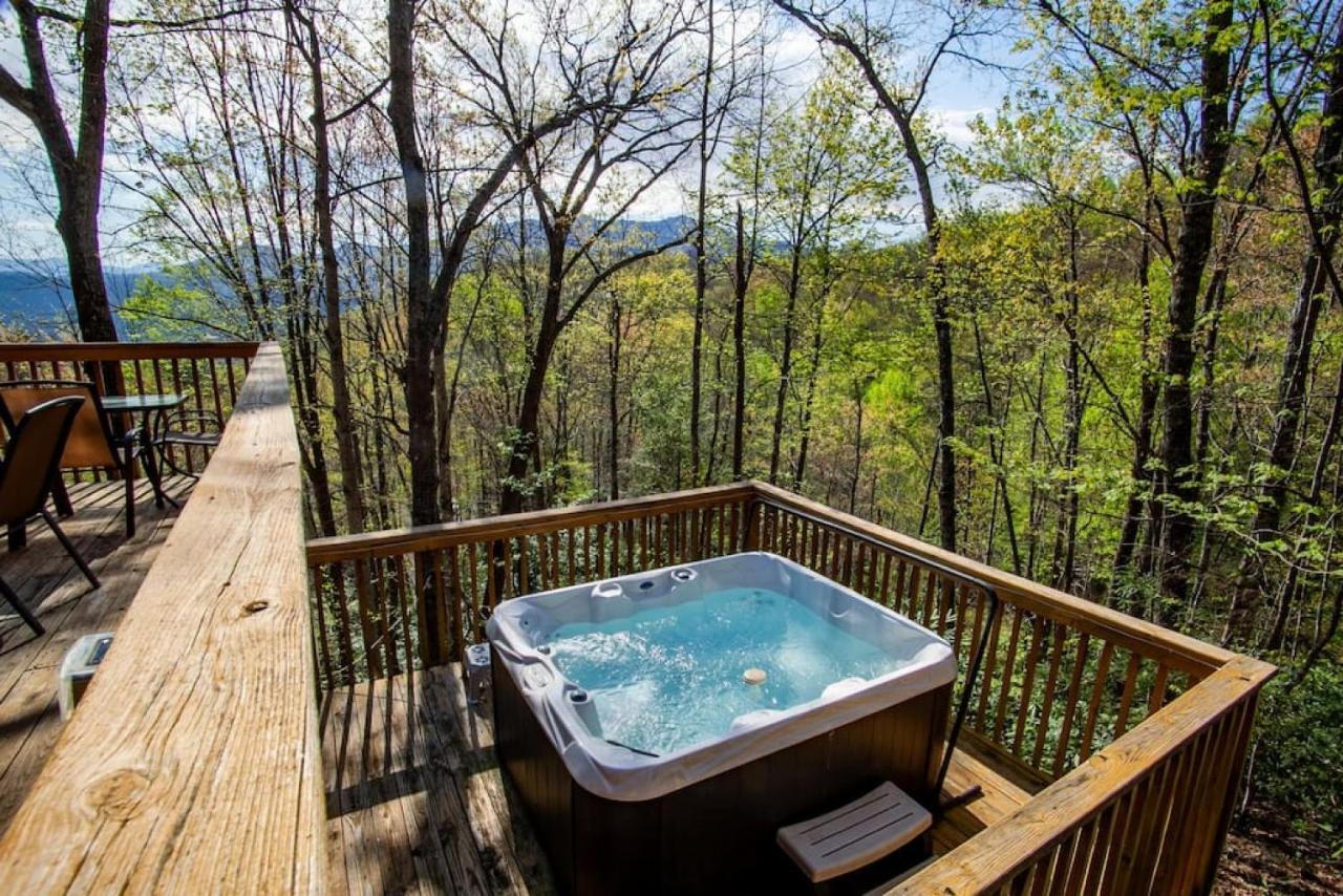 Bear View Chalet With Hot Tub And Near Ober Gatlinburg Exterior photo