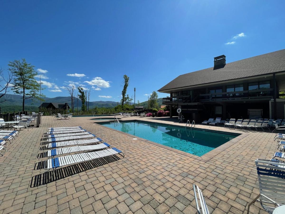 Bear View Chalet With Hot Tub And Near Ober Gatlinburg Exterior photo