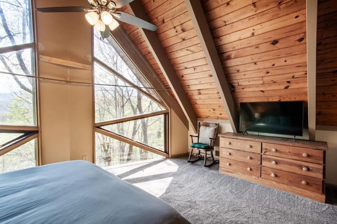 Bear View Chalet With Hot Tub And Near Ober Gatlinburg Exterior photo