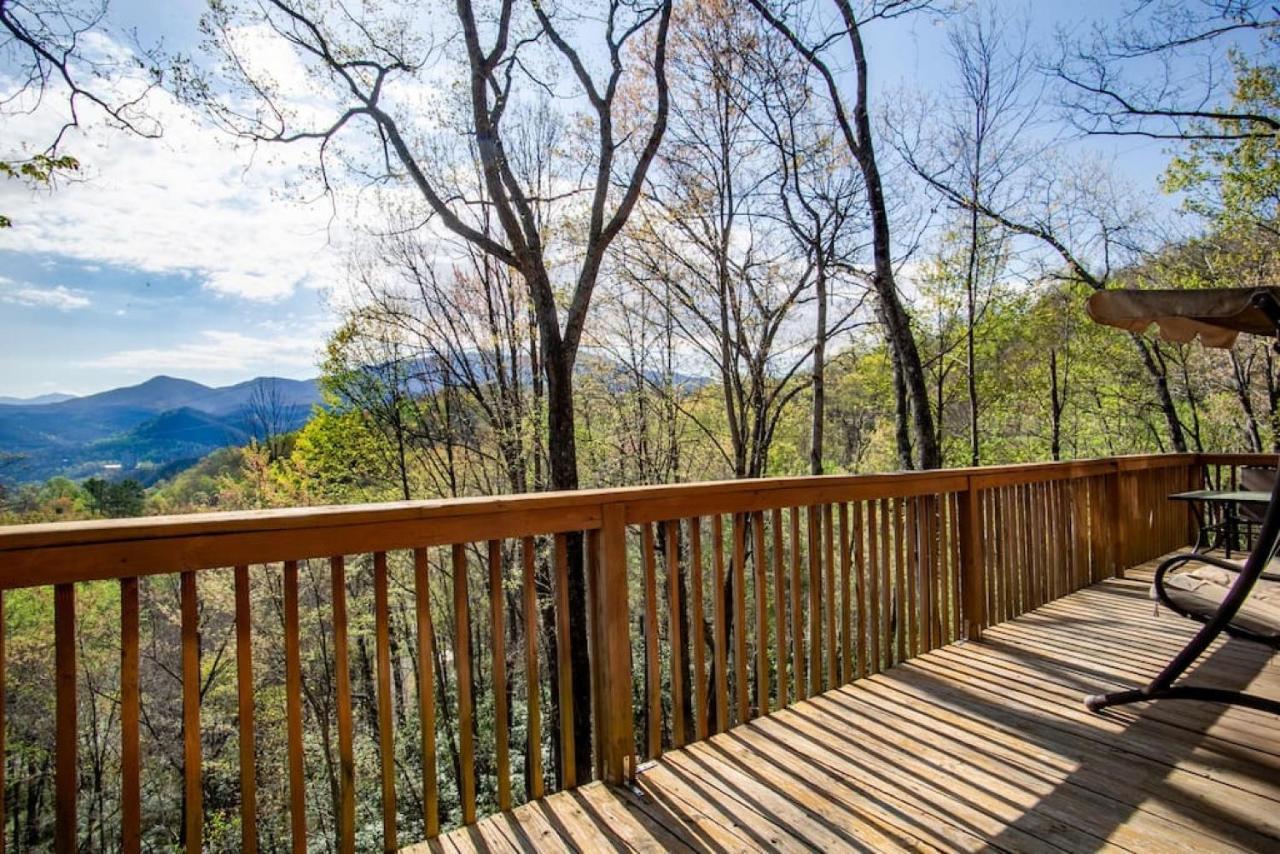 Bear View Chalet With Hot Tub And Near Ober Gatlinburg Exterior photo